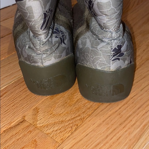 North Face boots - Picture 2 of 5